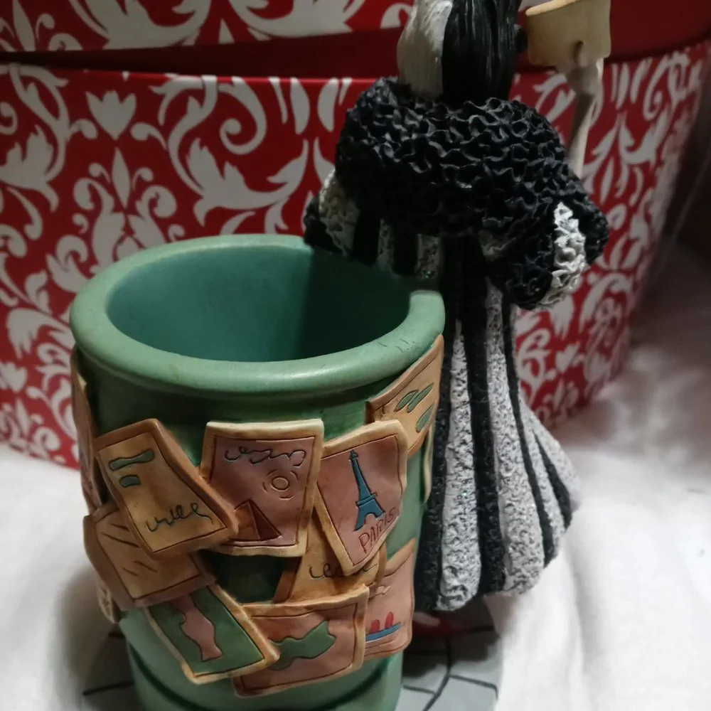 ***Lowest price Atm*** Disney Villain Cruella De 'Ville Desktop Pencil Holder